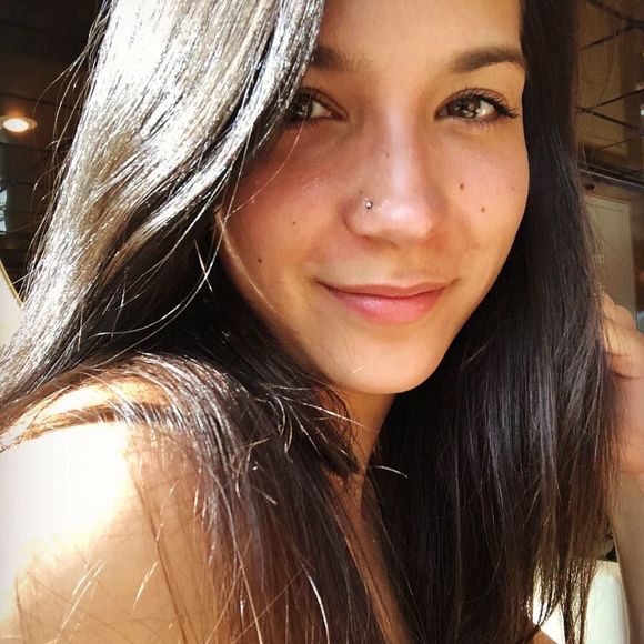 Meet your Posher, Cloé - Picture 1 of 1